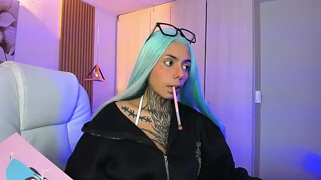 KoraRousee online show from 10/30/25, 01:20