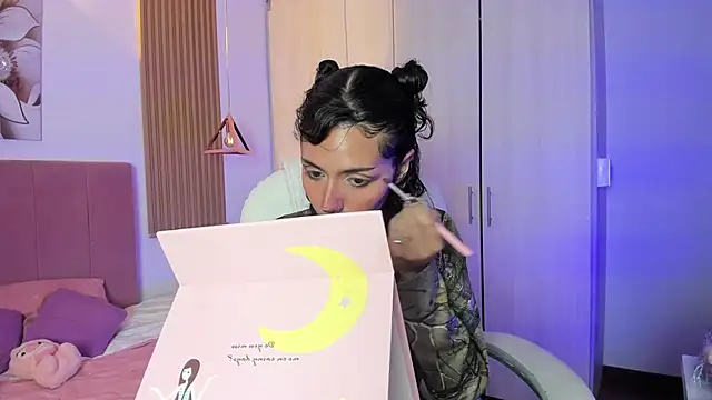 KoraRousee online show from 10/14/25, 01:45