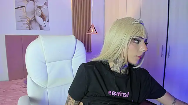 KoraRousee online show from 09/19/25, 01:04