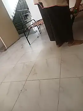 Snapshot of meenahotdarling chatting on 09/25/25, 02:39 meenahotdarling online show from 09/25/25, 02:39