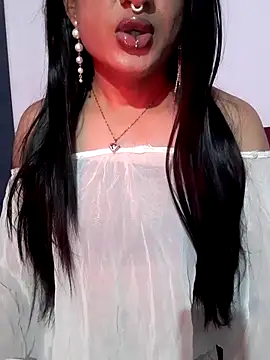 Cutie-Whiskey1 online show from 11/07/25, 06:56