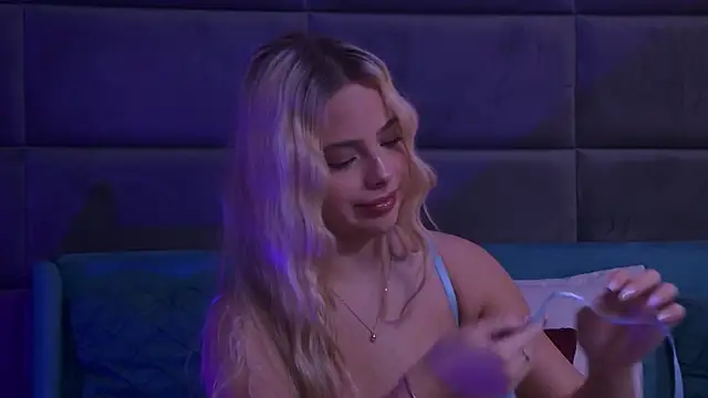 Snapshot of YssabelFox chatting on 11/09/25, 03:16 YssabelFox online show from 11/09/25, 03:16