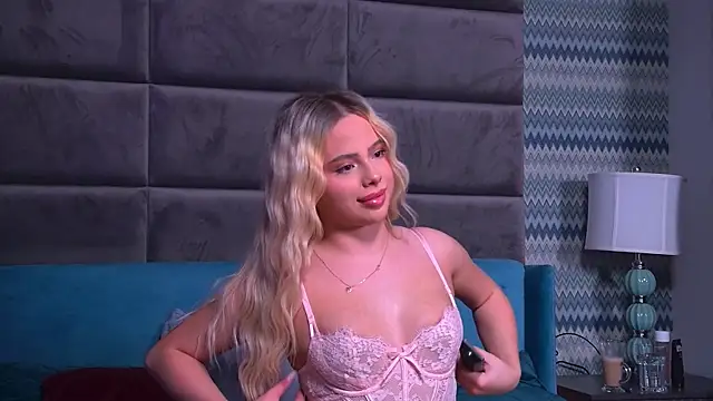 Snapshot of YssabelFox chatting on 11/28/25, 04:51 YssabelFox online show from 11/28/25, 04:51