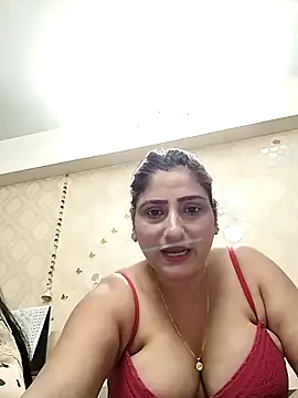 Snapshot of Loveangle1 chatting on 10/02/25, 04:43 Loveangle1 online show from 10/02/25, 04:43