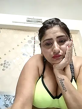 Snapshot of Loveangle1 chatting on 09/15/25, 04:29 Loveangle1 online show from 09/15/25, 04:29