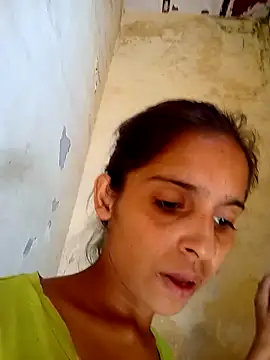 Snapshot of Saloni-Gupta chatting on 09/23/25, 06:42 Saloni-Gupta online show from 09/23/25, 06:42