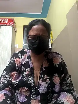 Snapshot of thehotlady chatting on 04/29/26, 03:11 thehotlady online show from 04/29/26, 03:11