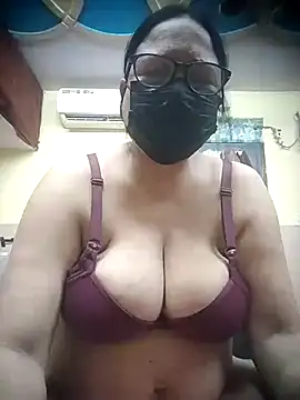Snapshot of thehotlady chatting on 06/02/26, 03:34 thehotlady online show from 06/02/26, 03:34