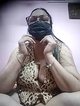 thehotlady online show from 10/27/25, 10:05