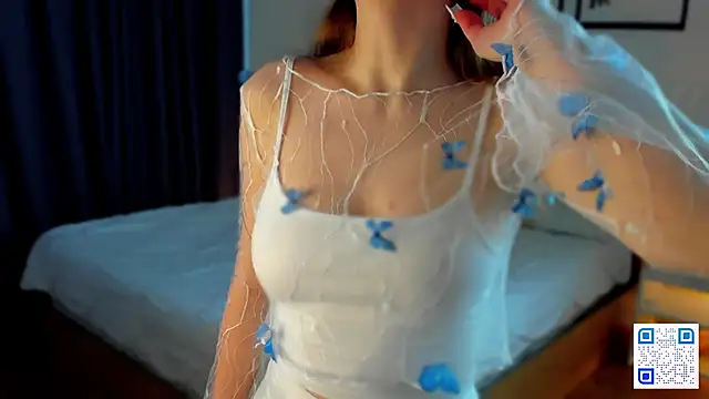 Snapshot of DimpledPoke chatting on 10/19/25, 01:36 DimpledPoke online show from 10/19/25, 01:36