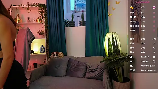 Alexis Love  online show from 10/24/25, 02:16