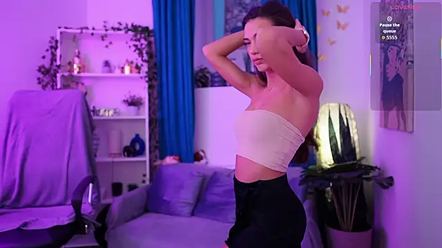 Alexis Love  online show from 12/02/25, 02:30