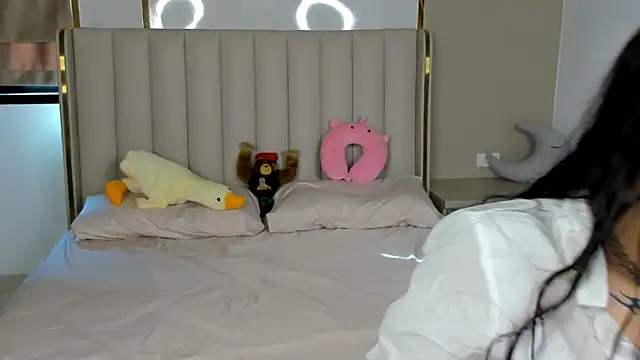 ElizabethParkk online show from 11/25/25, 08:14