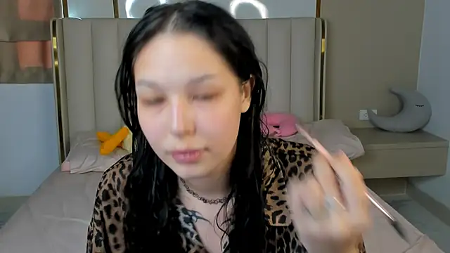 ElizabethParkk online show from 11/30/25, 08:15