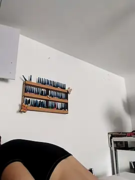 LaraCaliente online show from 01/10/26, 03:40