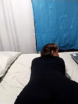 LaraCaliente online show from 04/14/26, 02:05