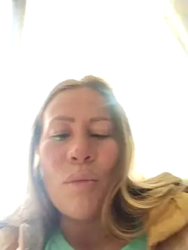 LaraCaliente online show from 10/21/25, 12:48