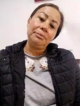 LaraCaliente online show from 04/10/26, 04:58