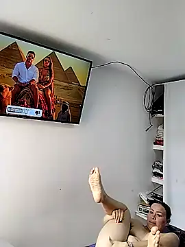 LaraCaliente online show from 04/13/26, 01:59