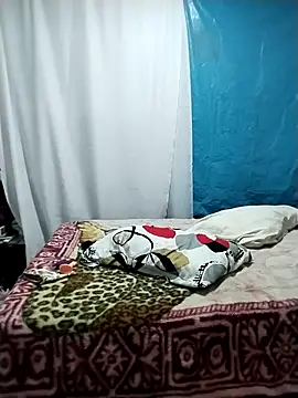 LaraCaliente online show from 10/20/25, 11:49