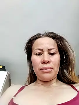 LaraCaliente online show from 10/20/25, 11:44