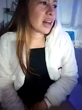 LaraCaliente online show from 11/16/25, 10:09