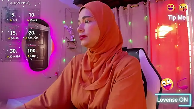 ShanaJamil online show from 10/28/25, 12:04