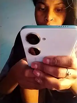 Snapshot of Rapunzal chatting on 01/08/26, 06:36 Rapunzal online show from 01/08/26, 06:36