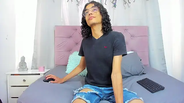 EthanBlackwoodd online show from 12/04/25, 08:52