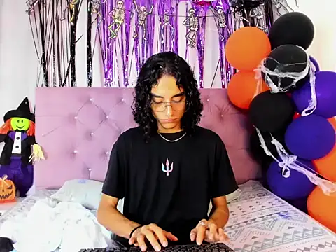 EthanBlackwoodd online show from 11/02/25, 07:52