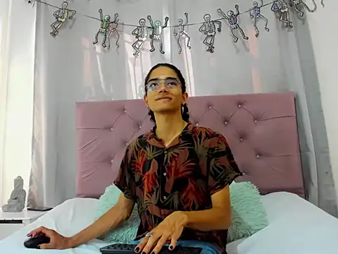 EthanBlackwoodd online show from 11/21/25, 08:08