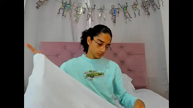 EthanBlackwoodd online show from 11/04/25, 07:39