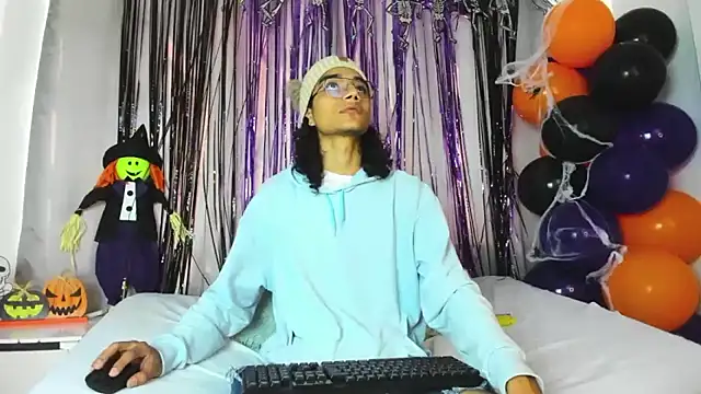 EthanBlackwoodd online show from 10/28/25, 07:35