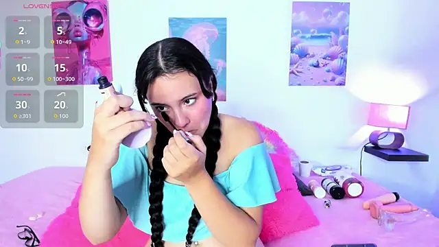 Snapshot of saray_rivas18 chatting on 12/15/25, 11:16 saray rivas18 online show from 12/15/25, 11:16