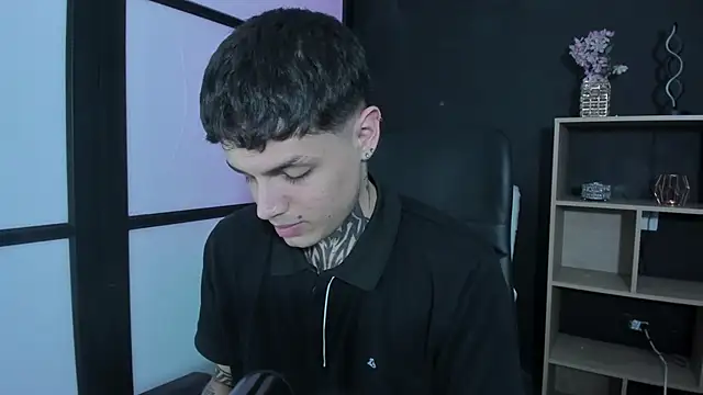 Declan-Fox online show from 10/16/25, 05:27