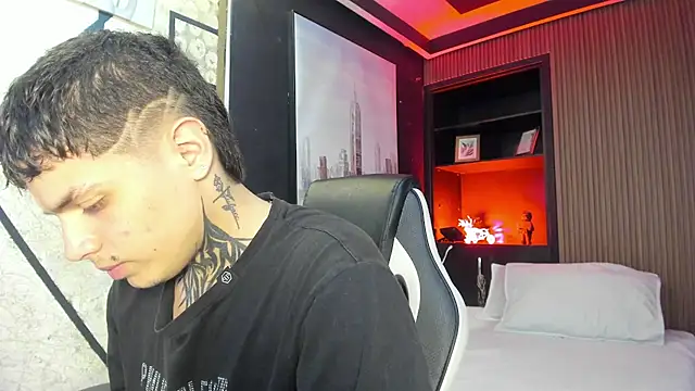 Declan-Fox online show from 09/28/25, 03:57