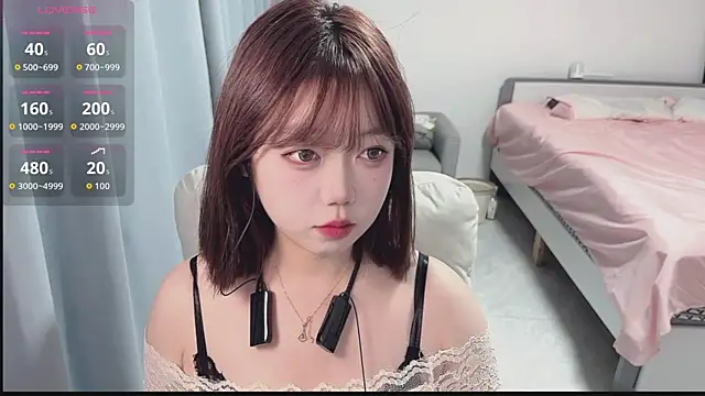 Snapshot of Lucky_Cici chatting on 09/24/25, 12:33 Lucky Cici online show from 09/24/25, 12:33