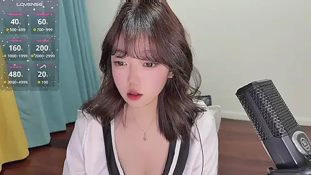 Snapshot of Lucky_Cici chatting on 12/14/25, 06:35 Lucky Cici online show from 12/14/25, 06:35