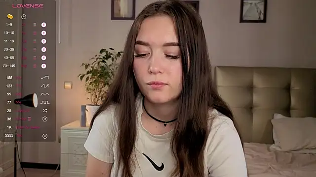 Snapshot of AlinaOrf chatting on 10/07/25, 03:57 AlinaOrf online show from 10/07/25, 03:57