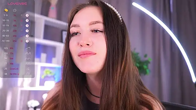 Snapshot of AlinaOrf chatting on 10/26/25, 05:30 AlinaOrf online show from 10/26/25, 05:30