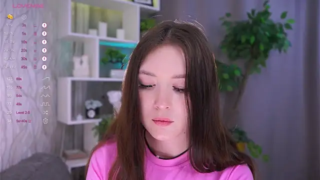 Snapshot of AlinaOrf chatting on 11/10/25, 05:23 AlinaOrf online show from 11/10/25, 05:23