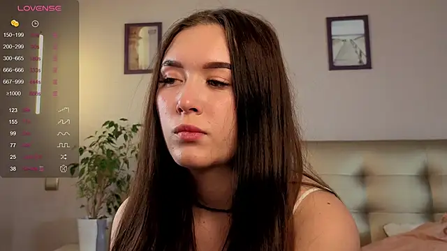 Snapshot of AlinaOrf chatting on 10/02/25, 03:37 AlinaOrf online show from 10/02/25, 03:37