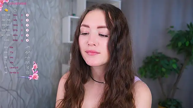 Snapshot of AlinaOrf chatting on 10/19/25, 05:21 AlinaOrf online show from 10/19/25, 05:21