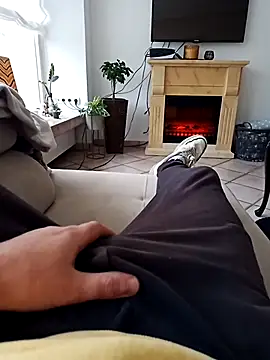 Snapshot of fullystroked chatting on 11/16/25, 10:20 fullystroked online show from 11/16/25, 10:20