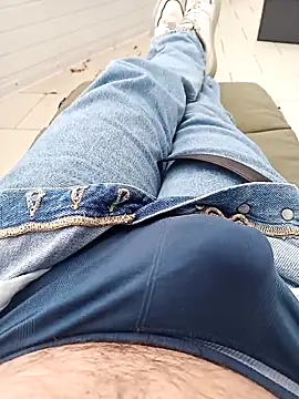 Snapshot of fullystroked chatting on 09/22/25, 12:22 fullystroked online show from 09/22/25, 12:22