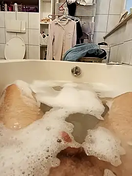 Snapshot of fullystroked chatting on 09/24/25, 01:39 fullystroked online show from 09/24/25, 01:39