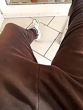 Snapshot of fullystroked chatting on 10/24/25, 09:52 fullystroked online show from 10/24/25, 09:52