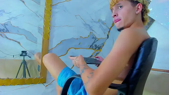 Snapshot of aapolo_ chatting on 09/23/25, 05:14 aapolo online show from 09/23/25, 05:14