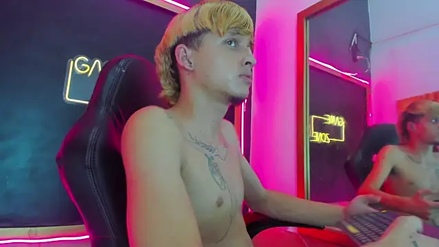 Snapshot of aapolo_ chatting on 09/19/25, 11:58 aapolo online show from 09/19/25, 11:58