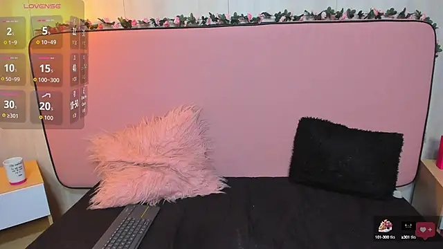 Snapshot of VivianSantana1 chatting on 09/24/25, 12:11 VivianSantana1 online show from 09/24/25, 12:11